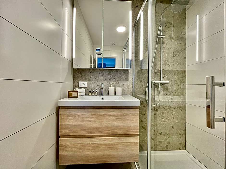 OneLuxStay near Fashion District