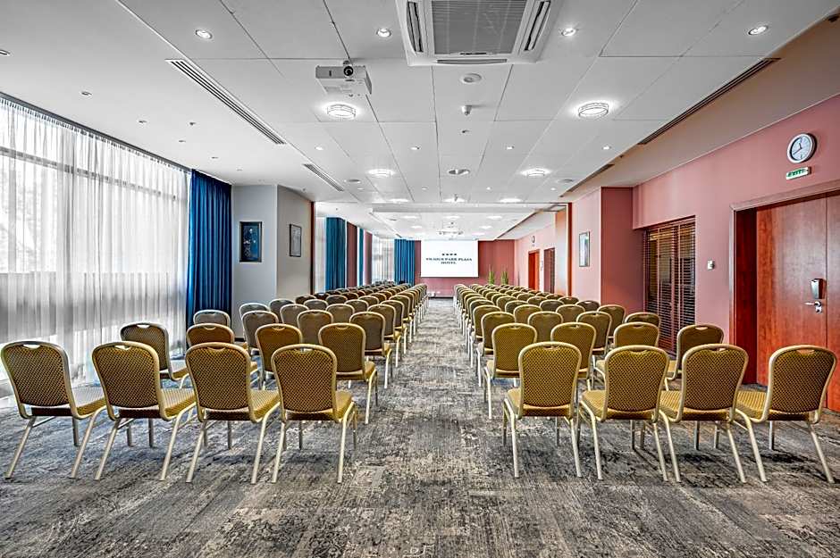 VILNIUS PARK PLAZA HOTEL, Restaurant & Terrace, Panorama Bar, Conference & Banquet Center