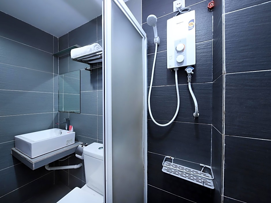 Super OYO 246 Link Inn