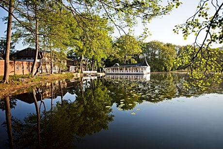 Bokel-Mühle am See
