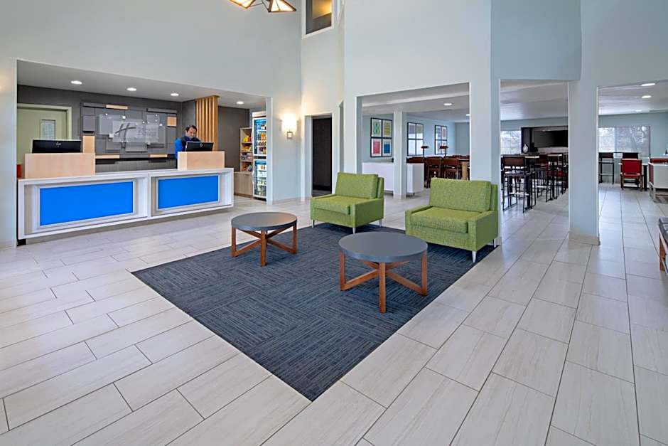 Holiday Inn Express & Suites Watsonville By IHG