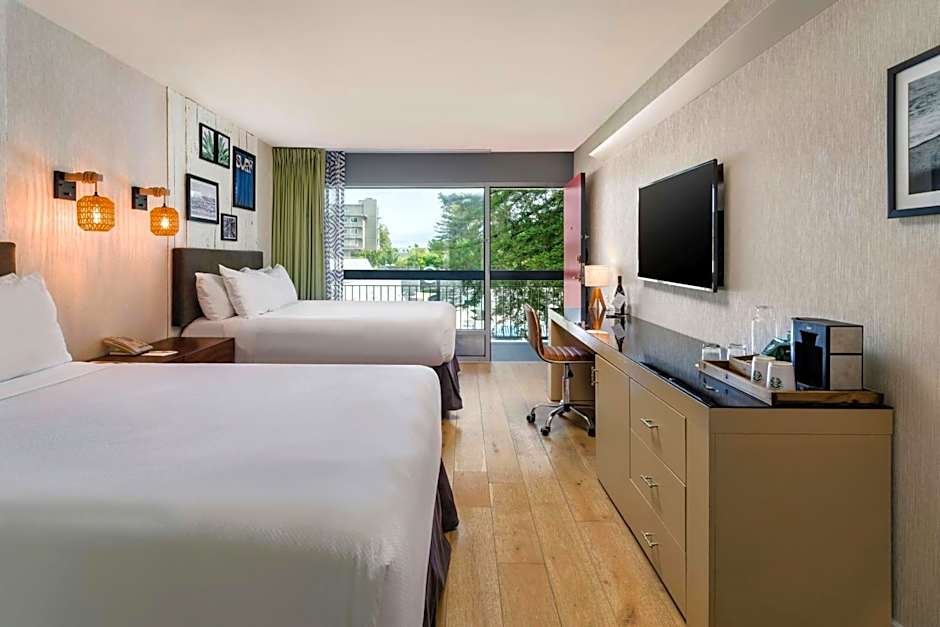 Hotel Paradox, Autograph Collection