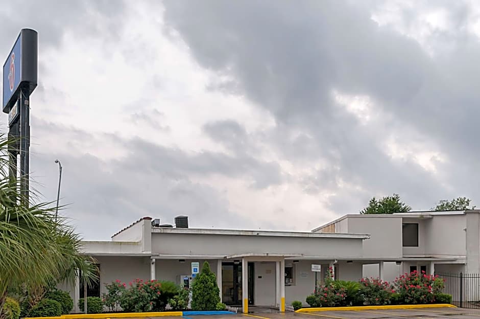 Motel 6-New Orleans, LA - Near Downtown