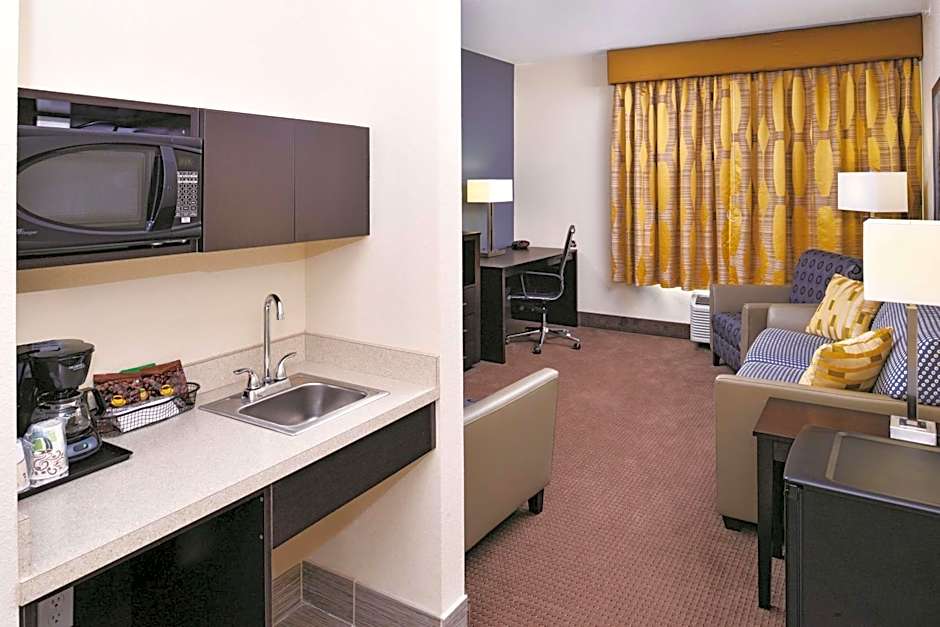 La Quinta Inn & Suites by Wyndham Karnes City