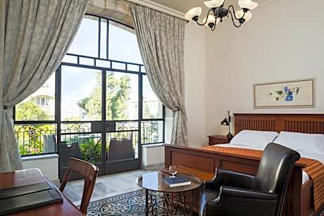 Deluxe Pasha Room