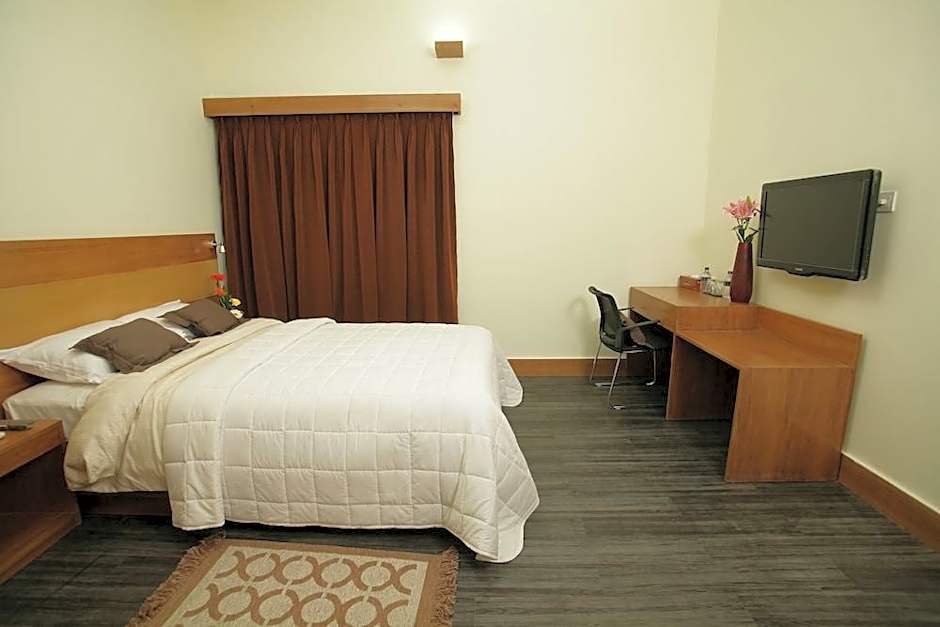 Richmond Hotel And Suites