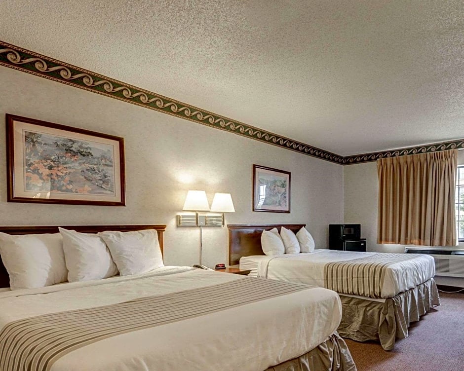 Photo 1 of 2 of 2 Queen Beds Suite, Nonsmoking
