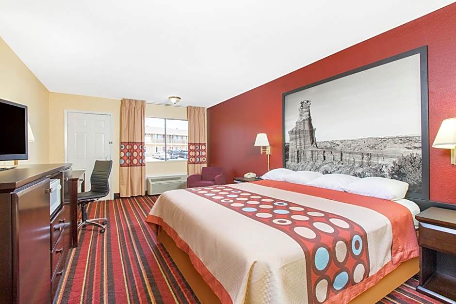 Super 8 by Wyndham Temple S. General Bruce