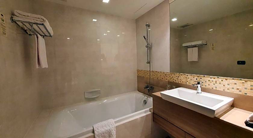 Amora NeoLuxe Suites Hotel