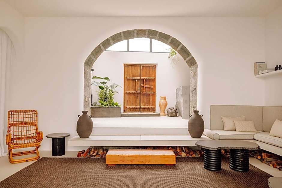 White Exclusive Suites & Villas