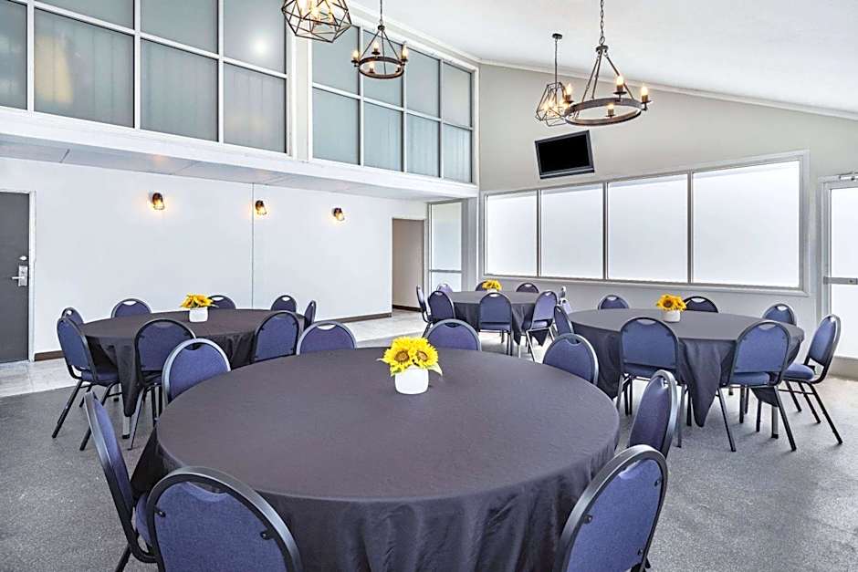 Day Inn and Suites by Wyndham Oxford