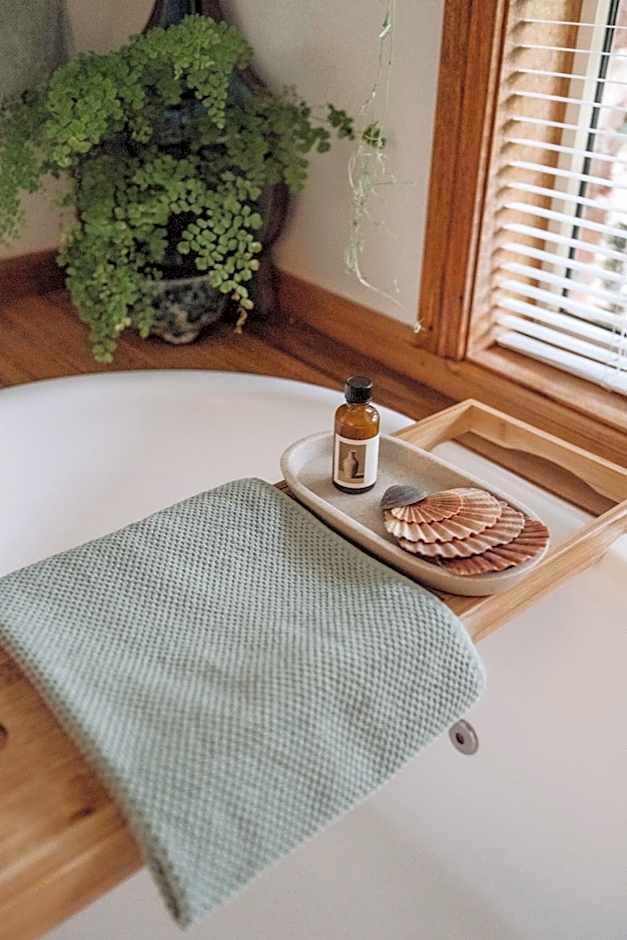 Green Gables B&B Waterfront Apartment or Garden Studio