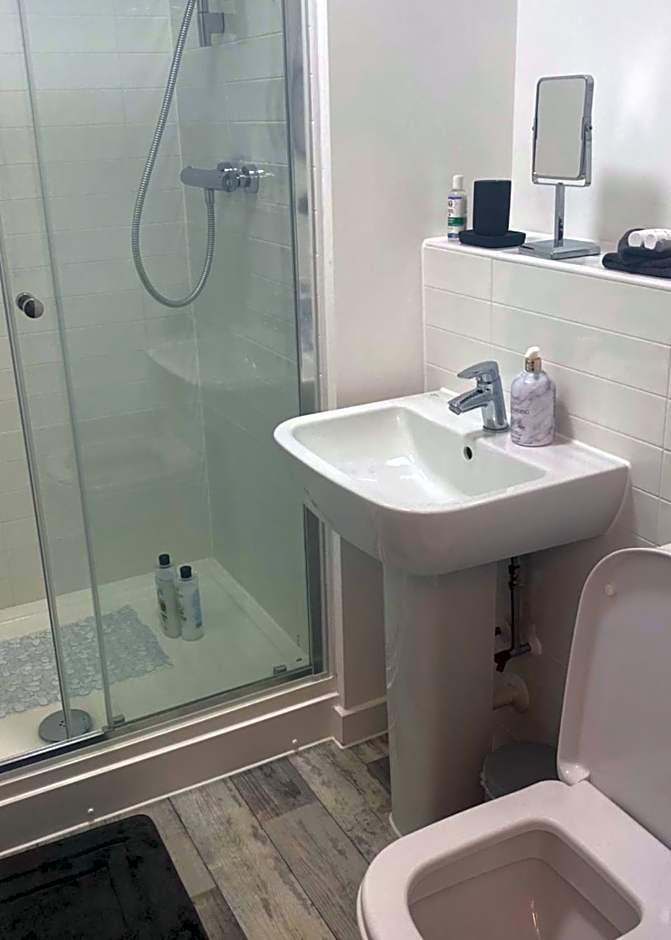 Peterborough City Center Near Healthcare Center One Bed apartment With Free Private Parking Contractors Locum Staff welcome