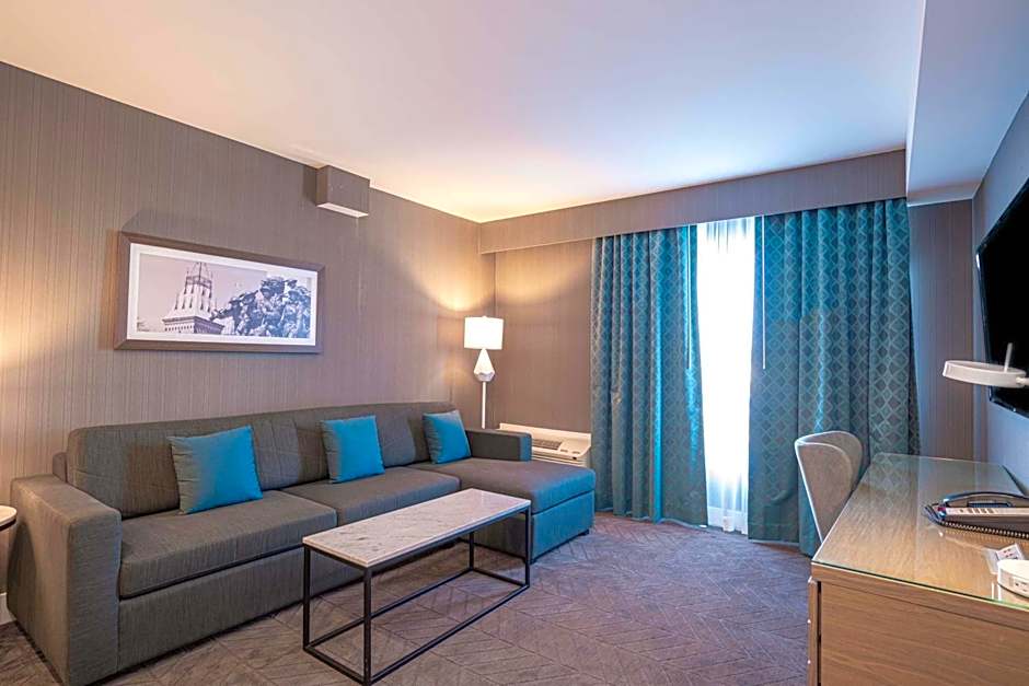 Sandman Signature Ottawa Airport Hotel