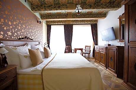 Royal Deluxe Double Room