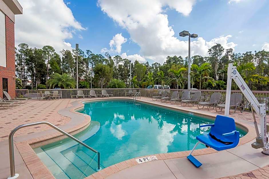 Days Inn & Suites by Wyndham Fort Myers Near JetBlue Park