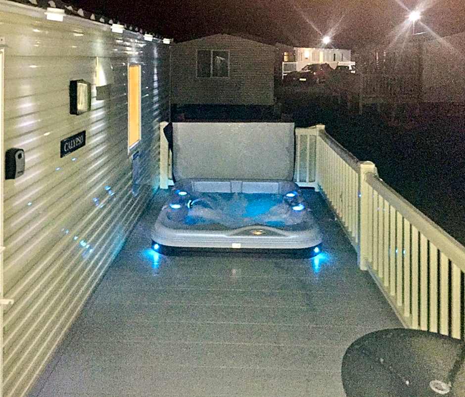 Calypso Hot Tub Breaks Tattershall Lakes Pet Friendly