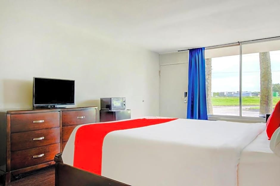 OYO Hotel Dundee By Crystal Lake
