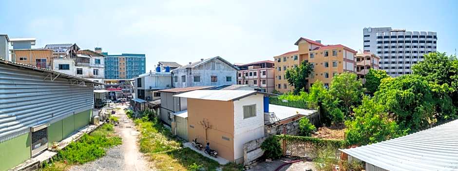 Abunawas Merry Inn at Walking Street