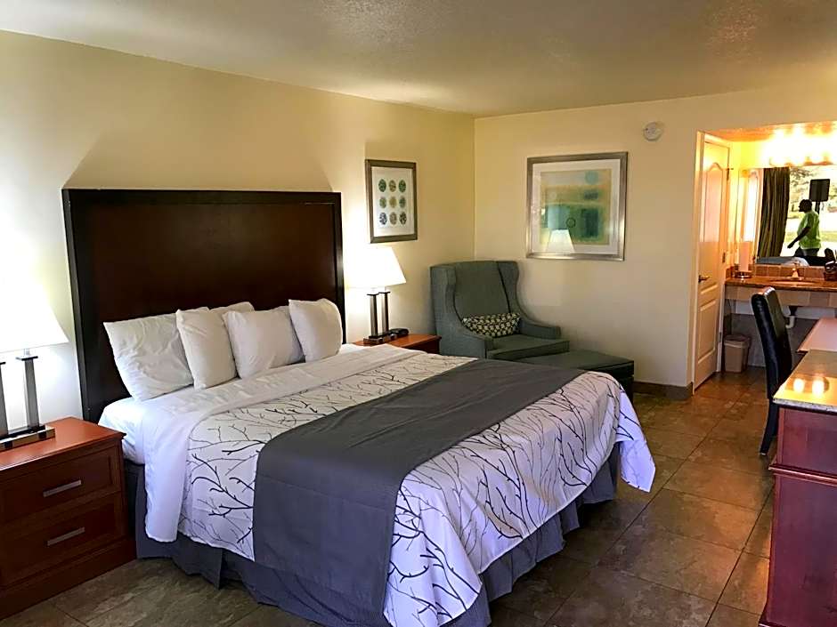 At Home Inn - Fort Pierce