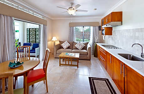 Deluxe One Bedroom Suite - Queen Bed