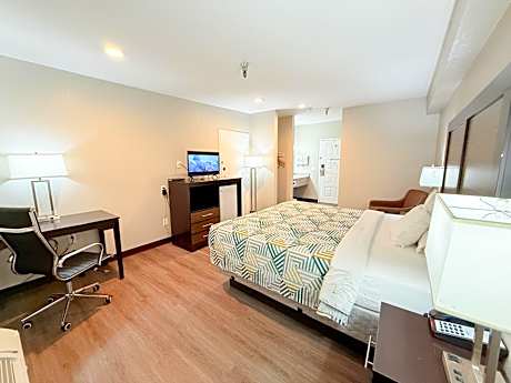 King Room with Roll-in Shower - Disability Access - Non-Smoking