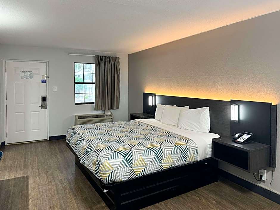 Motel 6 Huntsville AL University Dr.