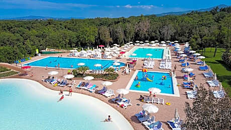 hu Montescudaio Village