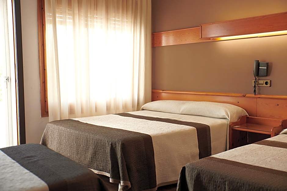 Photo 1 of 6 of Quadruple Room
