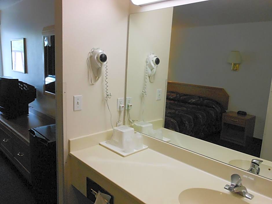 Economy Inn & Suites