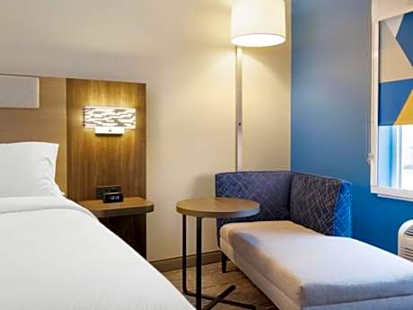 1 King Standard Communications Accessible