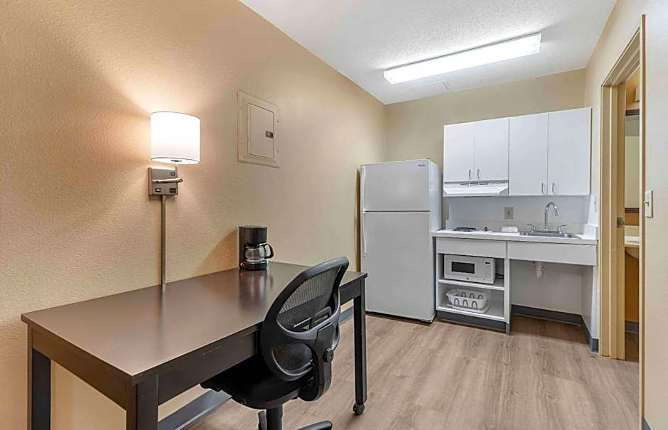 Extended Stay America Select Suites - St. Louis - Westport - East Lackland Rd.