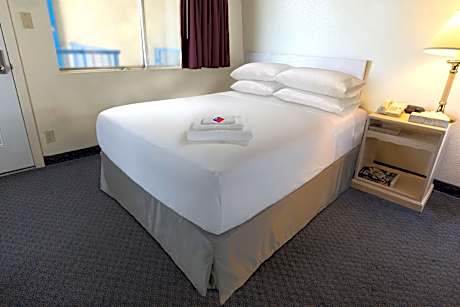 1 King Bed Accessible