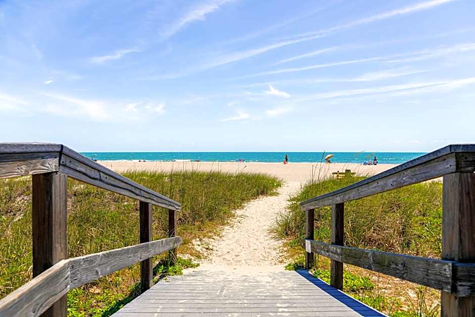 Beachside Hotel and Suites