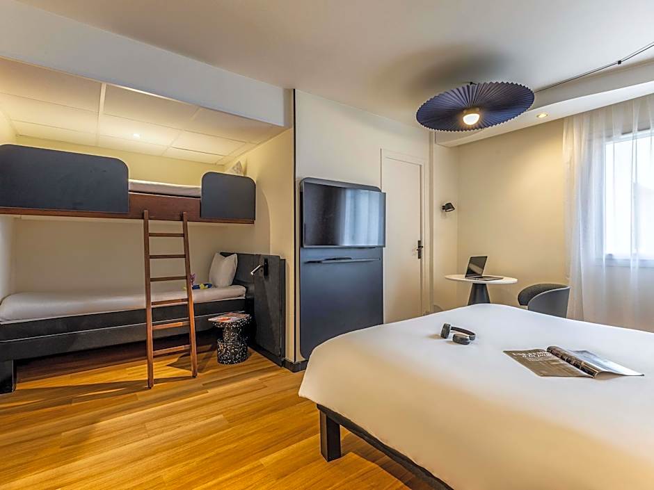 Foto 1 daripada 8 — Standard 3 Single Beds