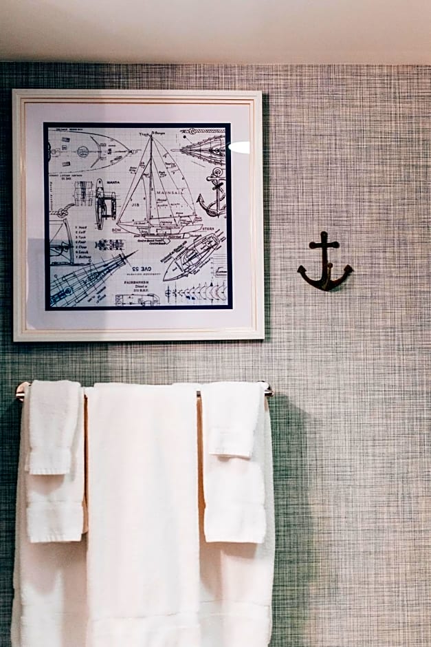 Salem Waterfront Hotel & Suites