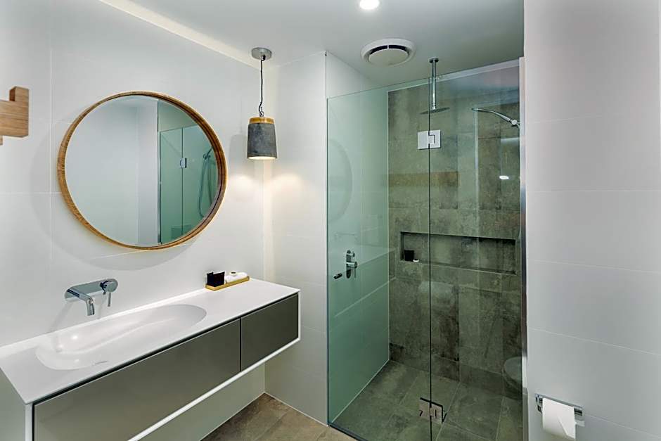 Astina Suites, Forster