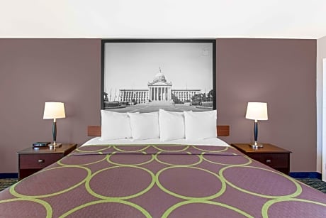 1 King Bed Accessible Room Non-Smoking