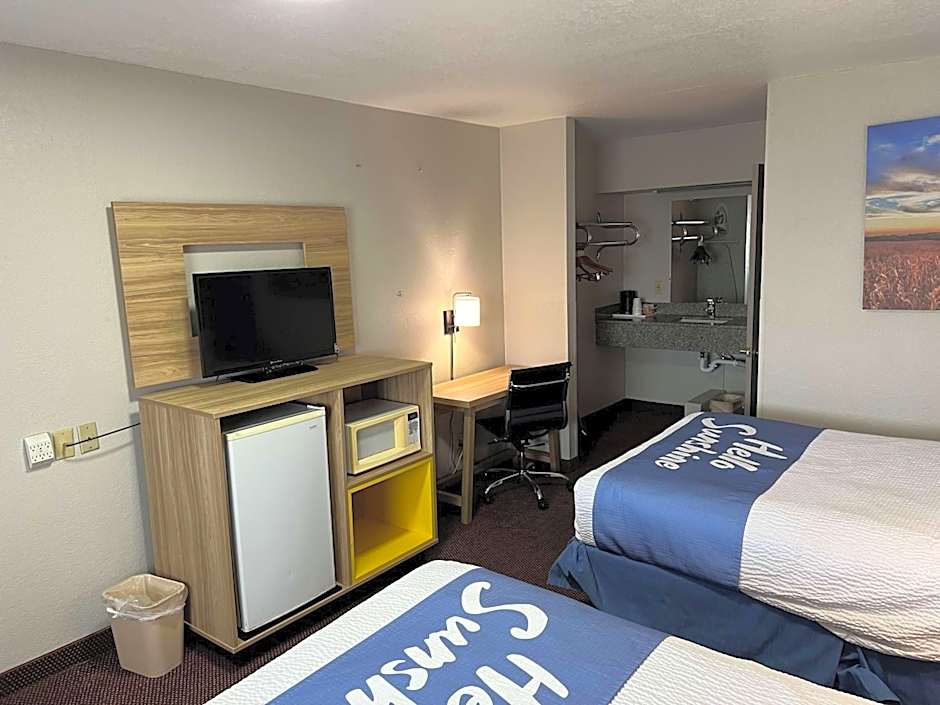 Days Inn by Wyndham Pratt