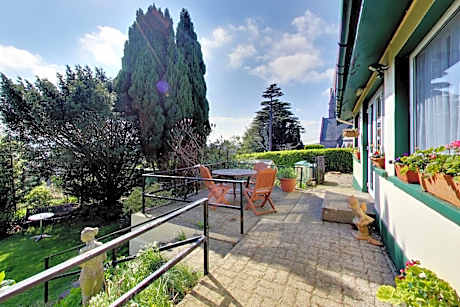 Robin Hill House