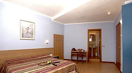 Double or Twin Room with Lake View