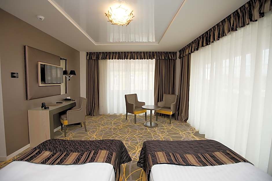 Exclusive Hotel & More