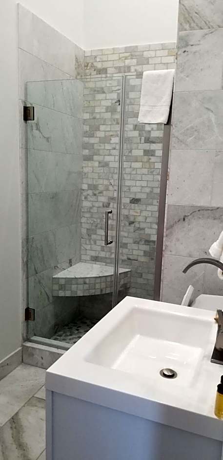 Lafitte Hotel & Bar