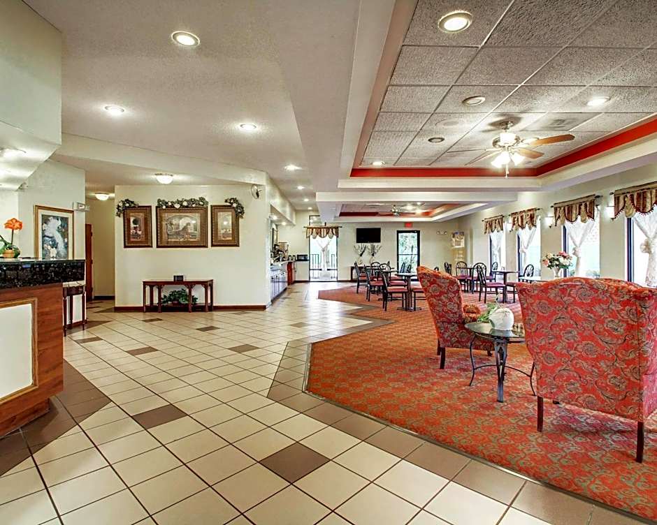 Quality Inn & Suites Clinton - Jackson West