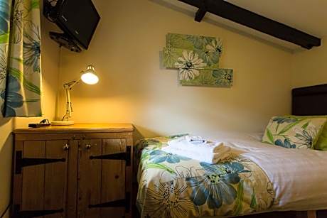 Family Room (2 Adults + 2 Children)