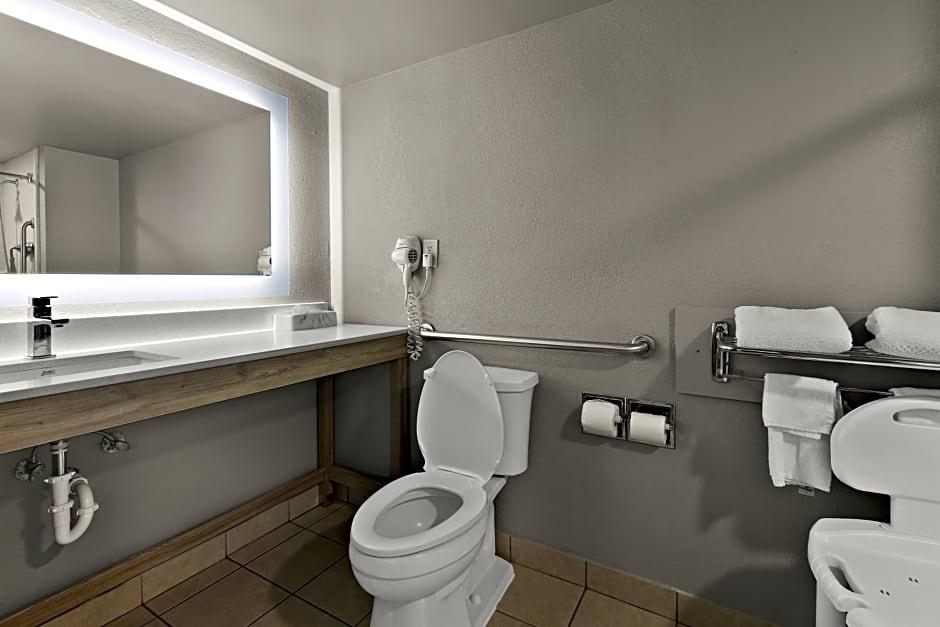 Quality Inn & Suites