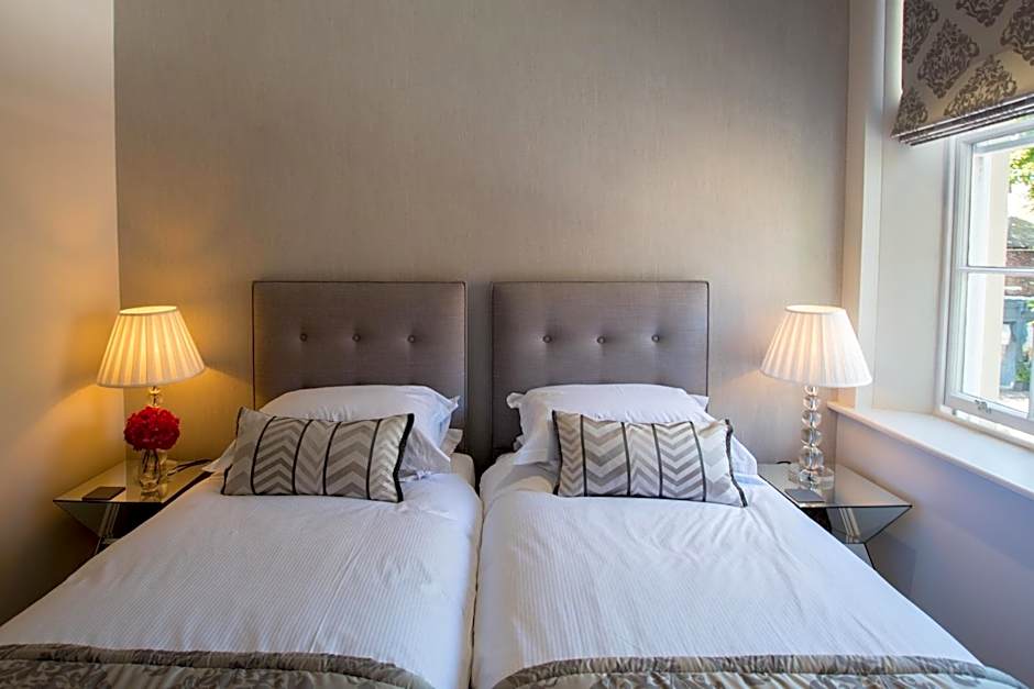 The Halston Carlisle