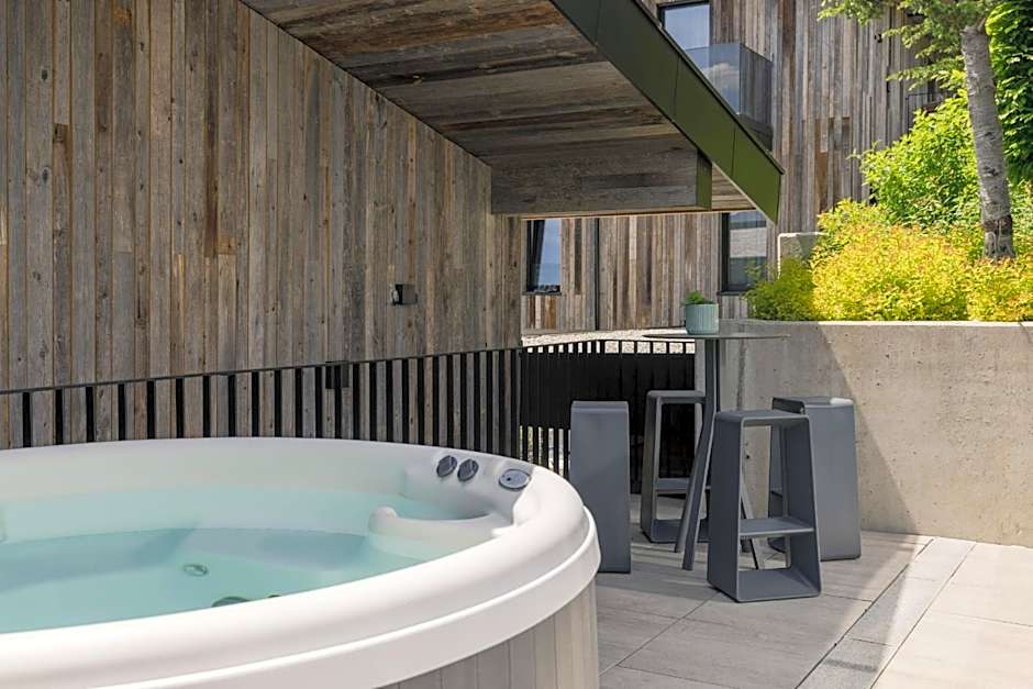 GOING TRIPLE A apartments EAST