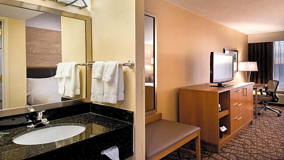 Holiday Inn Hotel & Suites Warren By IHG