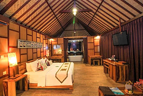 Deluxe Suite with Free Voucher Rafting in Ubud